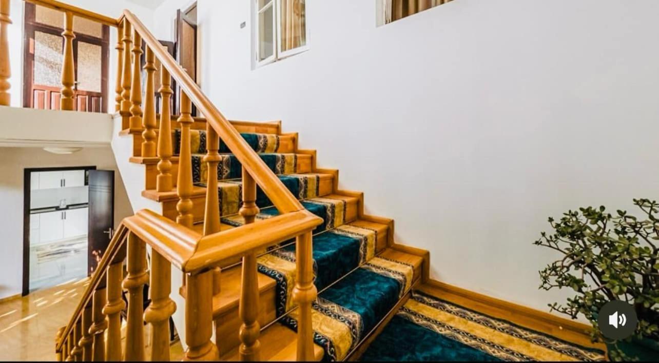 Hotel Liza Батуми Екстериор снимка